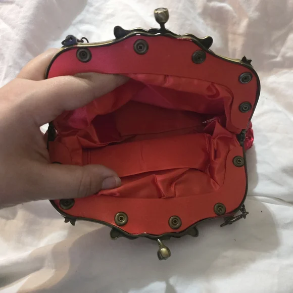 Elegant Red Beaded Clutch - Picture 3 of 6